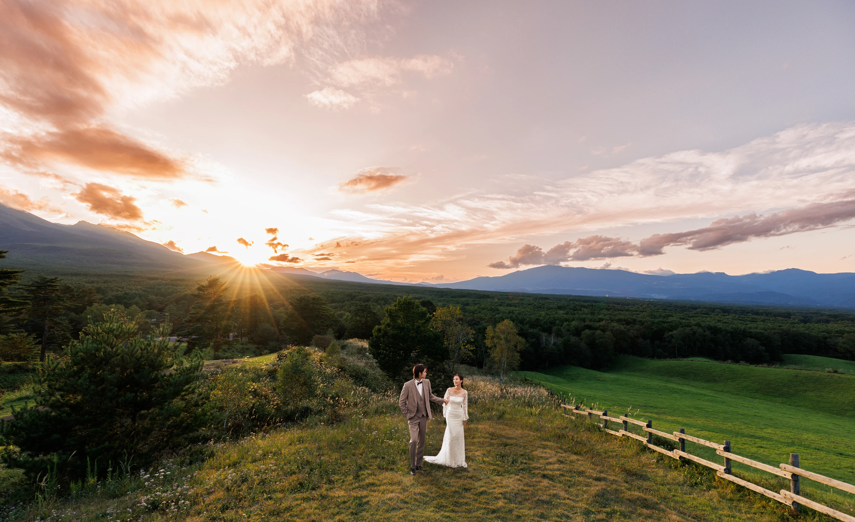 写真：山岳の麓