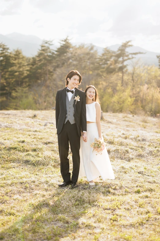 写真：洋装 山岳の麓