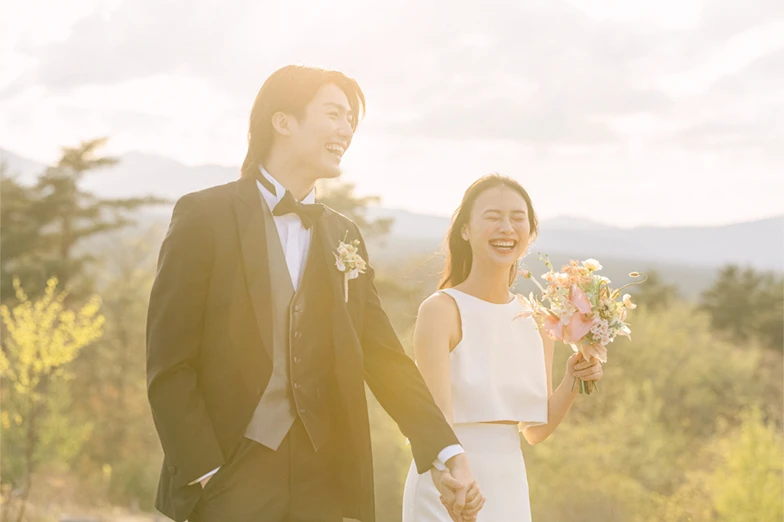 写真：洋装 山岳の麓