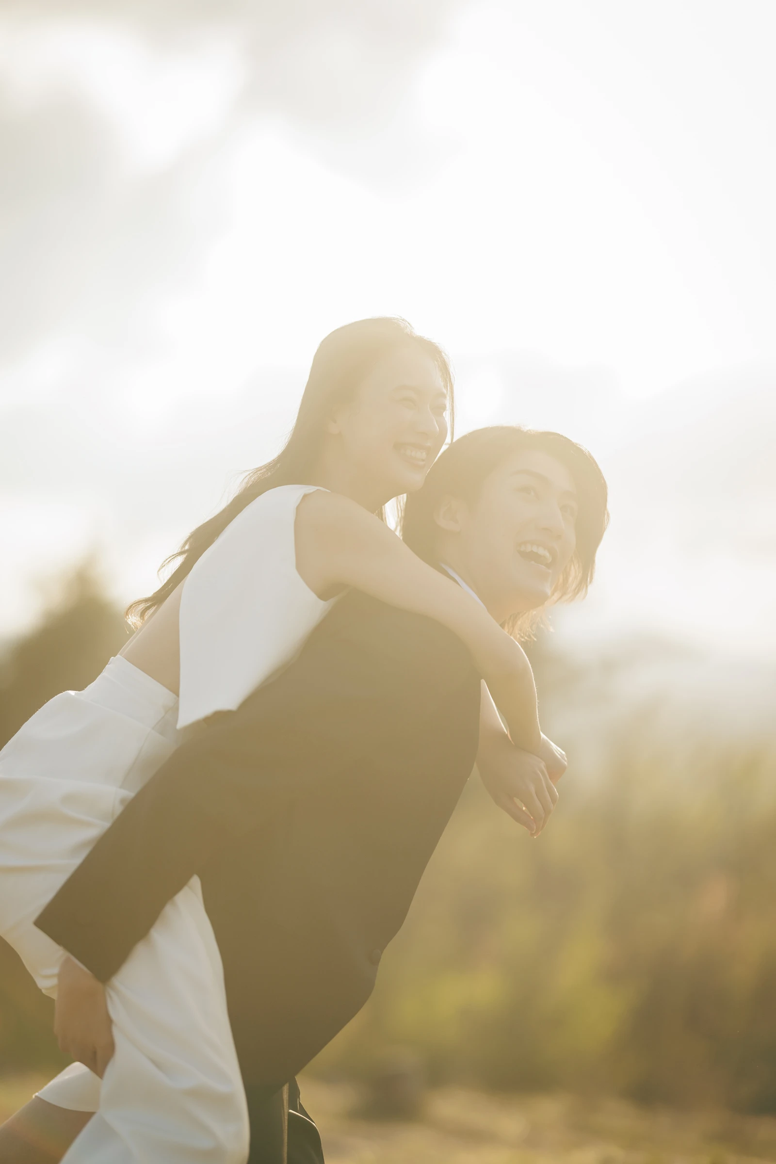 写真：洋装 山岳の麓