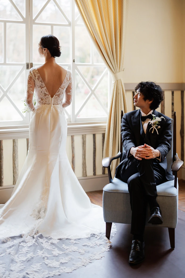 写真：洋装 屋内