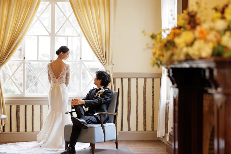 写真：洋装 屋内