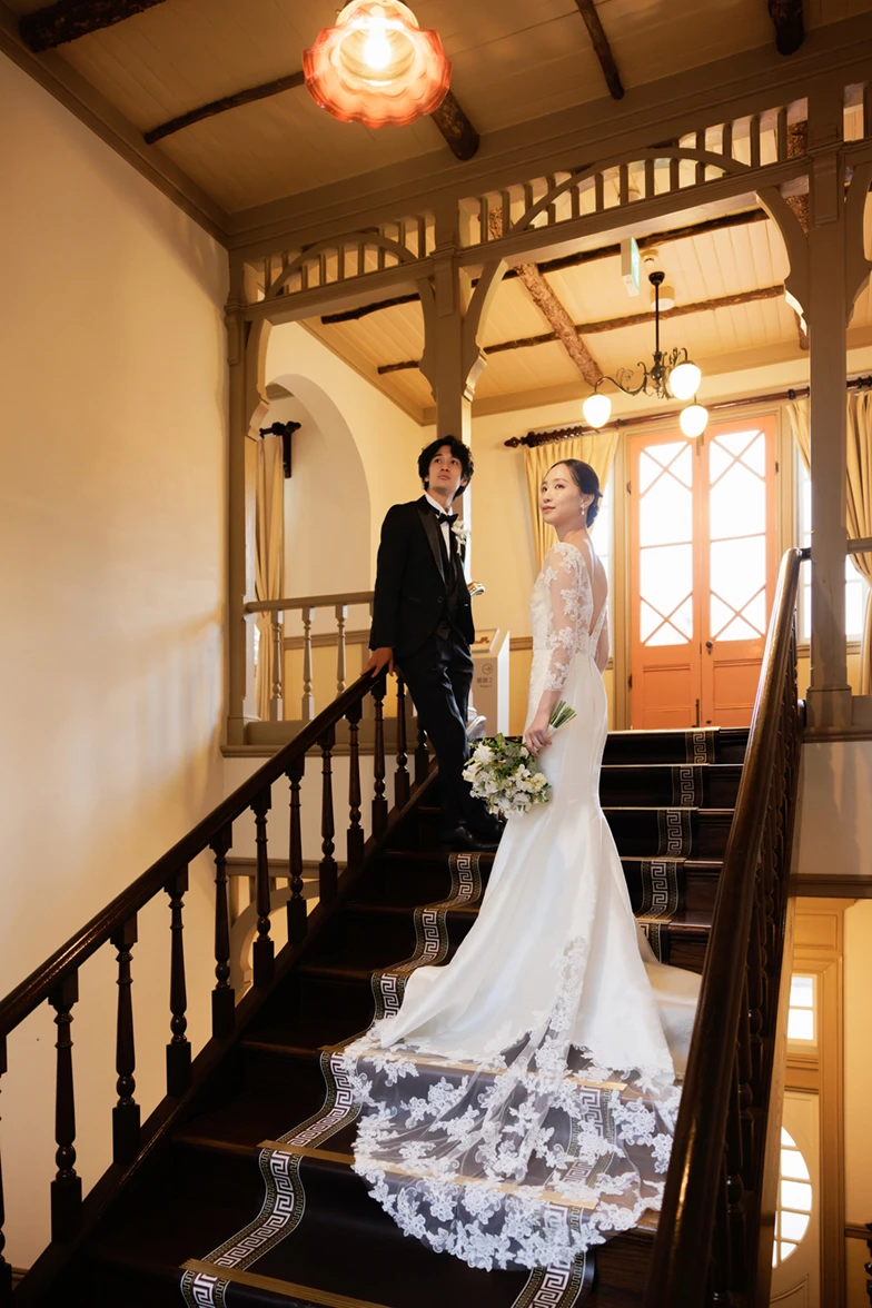 写真：洋装 屋内