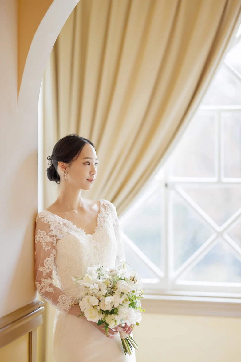 写真：洋装 屋内