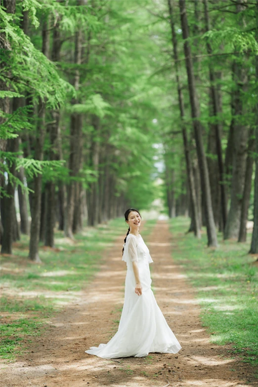 写真：洋装 並木道